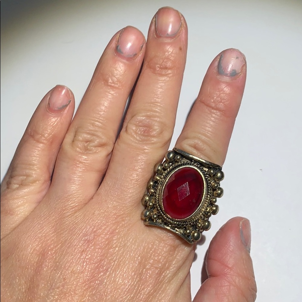 Red stone ring. - Picture 2 of 4